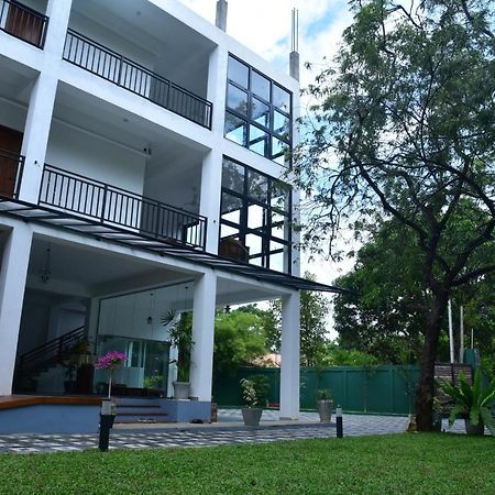Eden Grand Hotel Dambulla Bagian luar foto