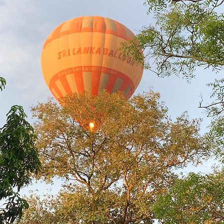 Eden Grand Hotel Dambulla Bagian luar foto