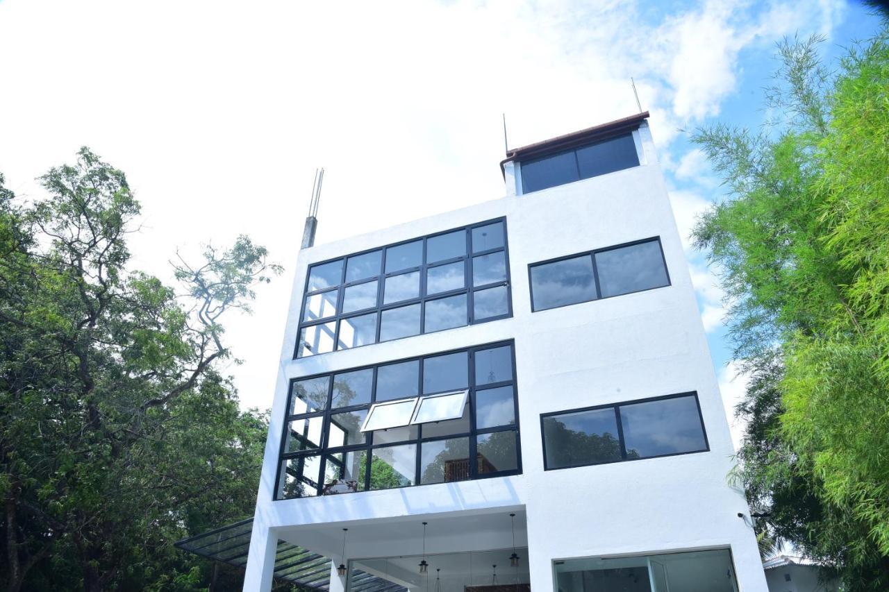 Eden Grand Hotel Dambulla Bagian luar foto