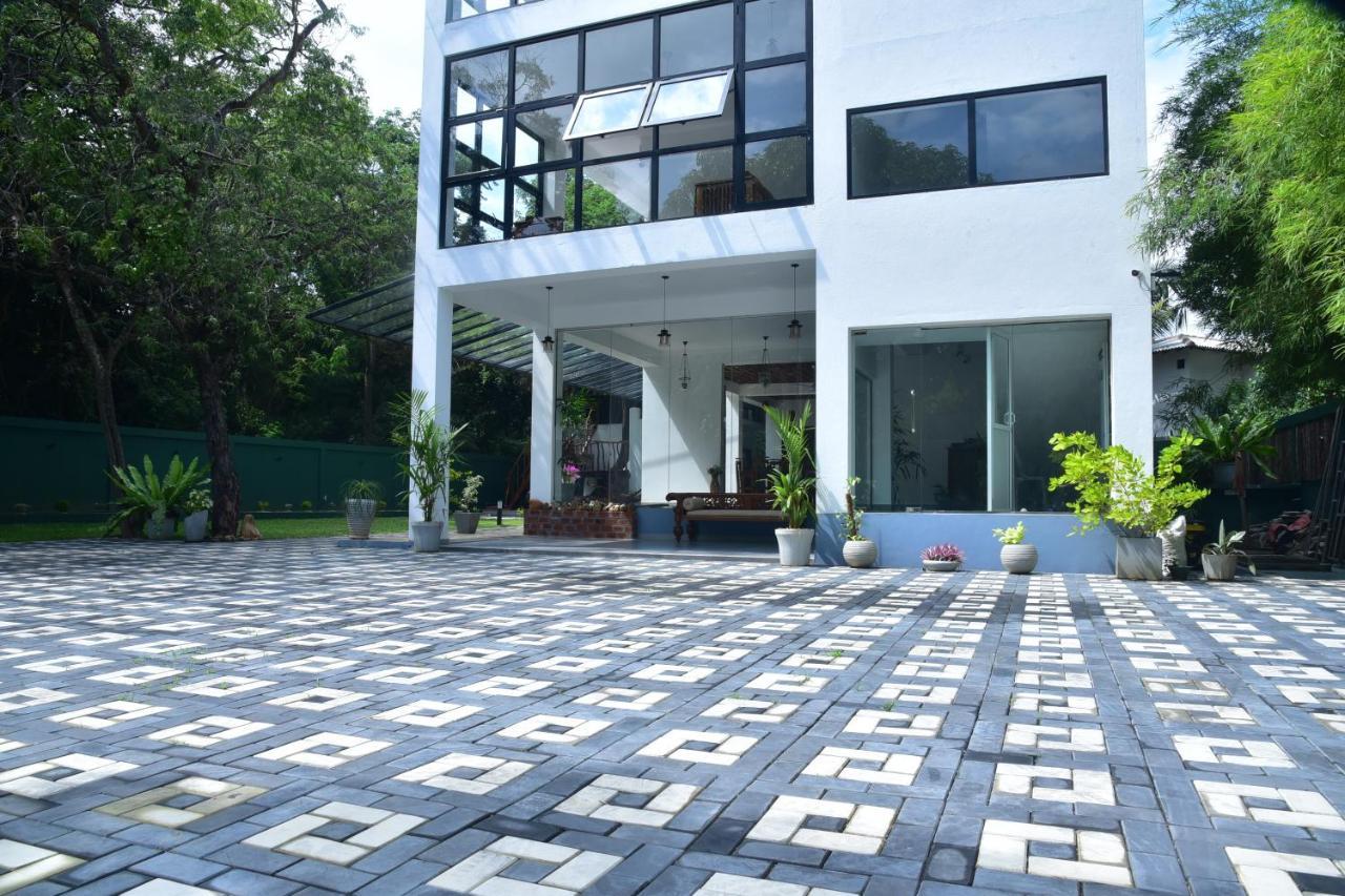 Eden Grand Hotel Dambulla Bagian luar foto