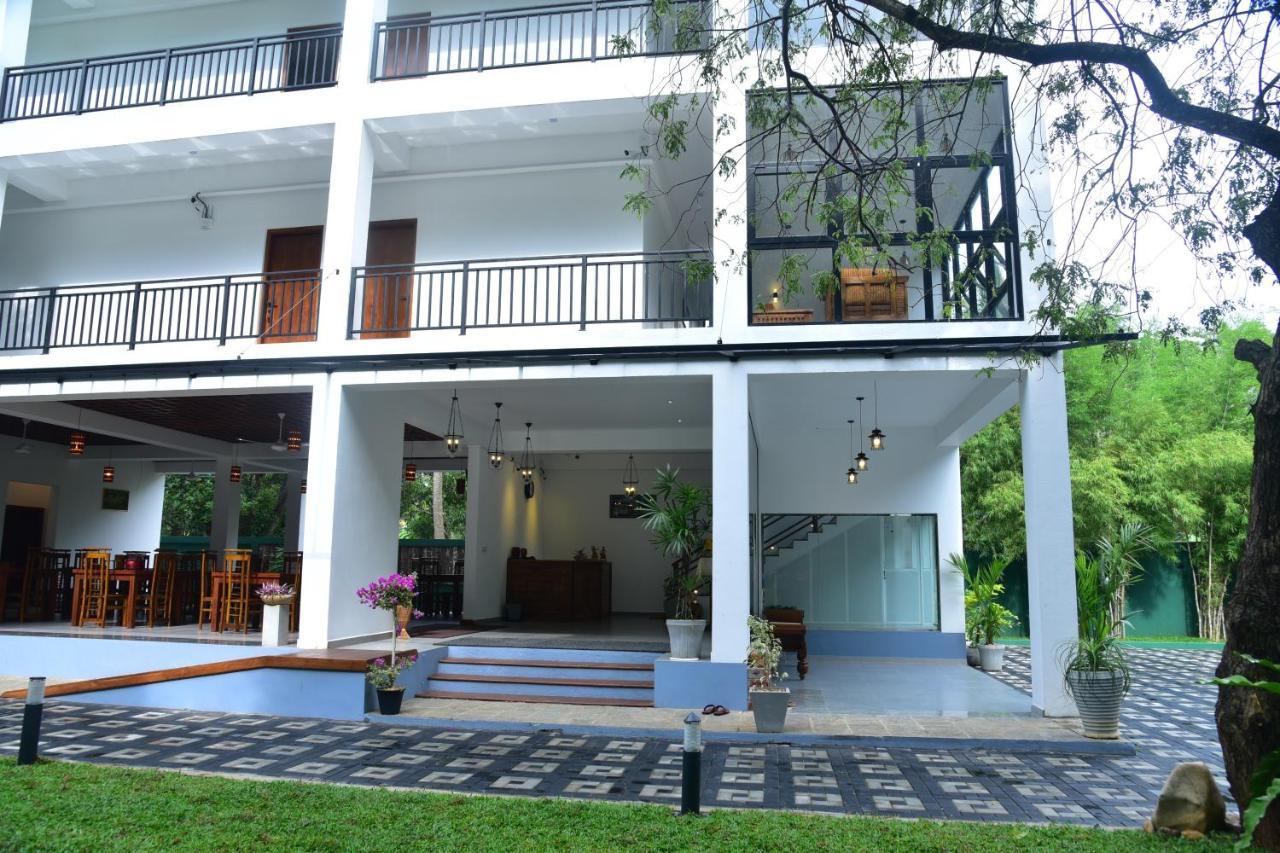 Eden Grand Hotel Dambulla Bagian luar foto