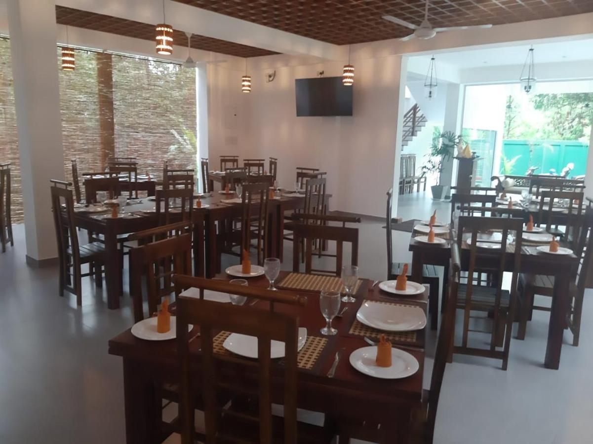 Eden Grand Hotel Dambulla Bagian luar foto