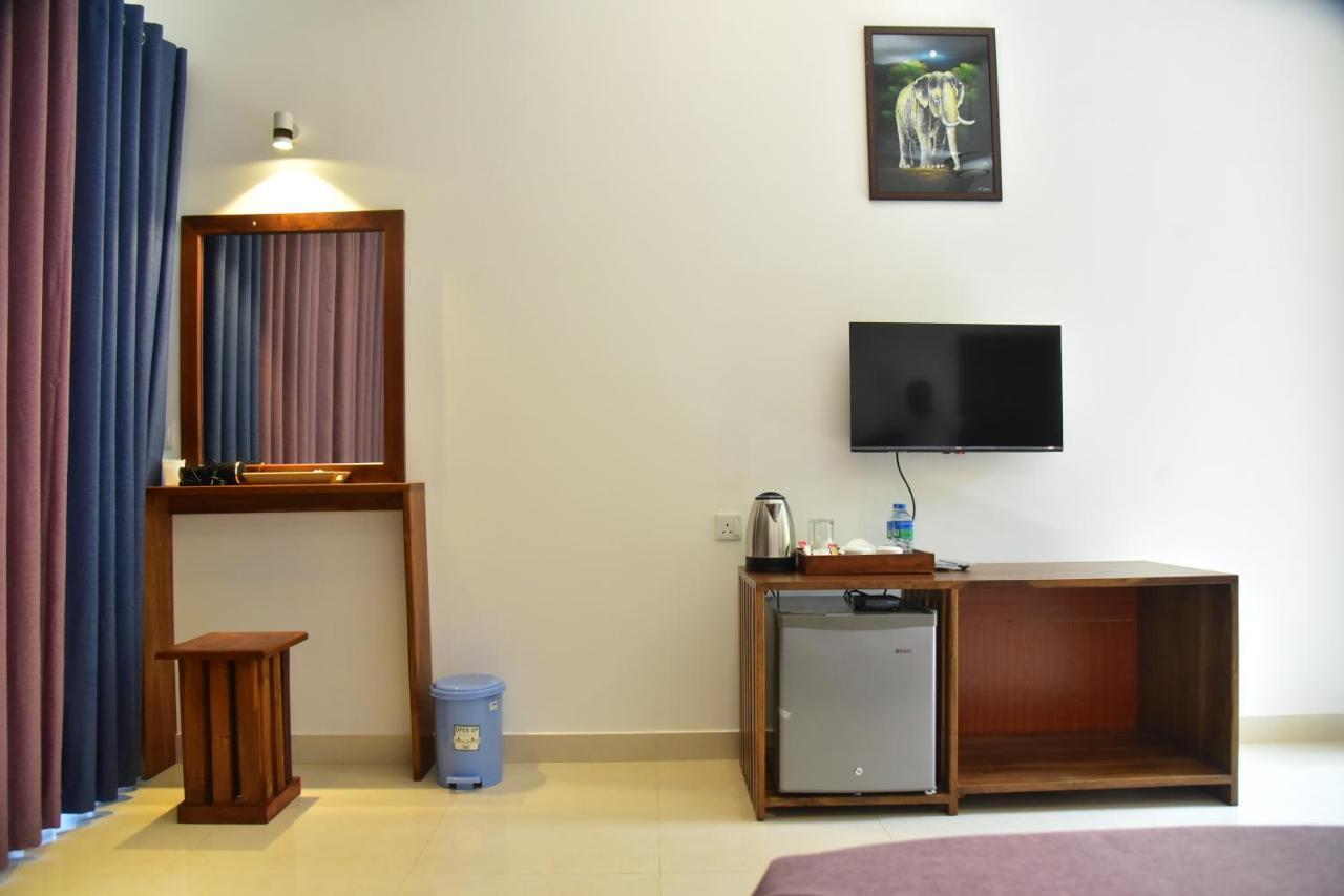 Eden Grand Hotel Dambulla Bagian luar foto