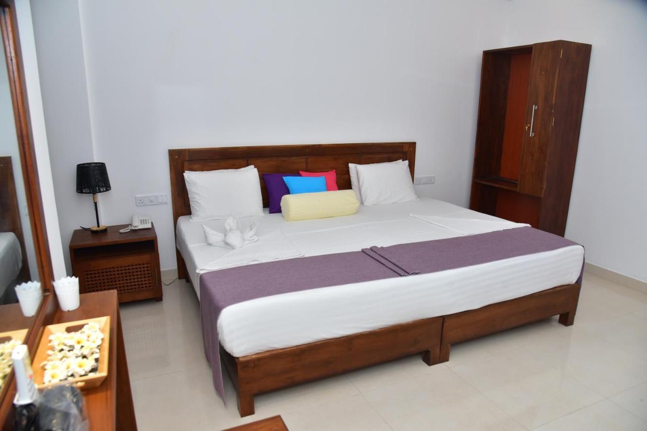 Eden Grand Hotel Dambulla Bagian luar foto