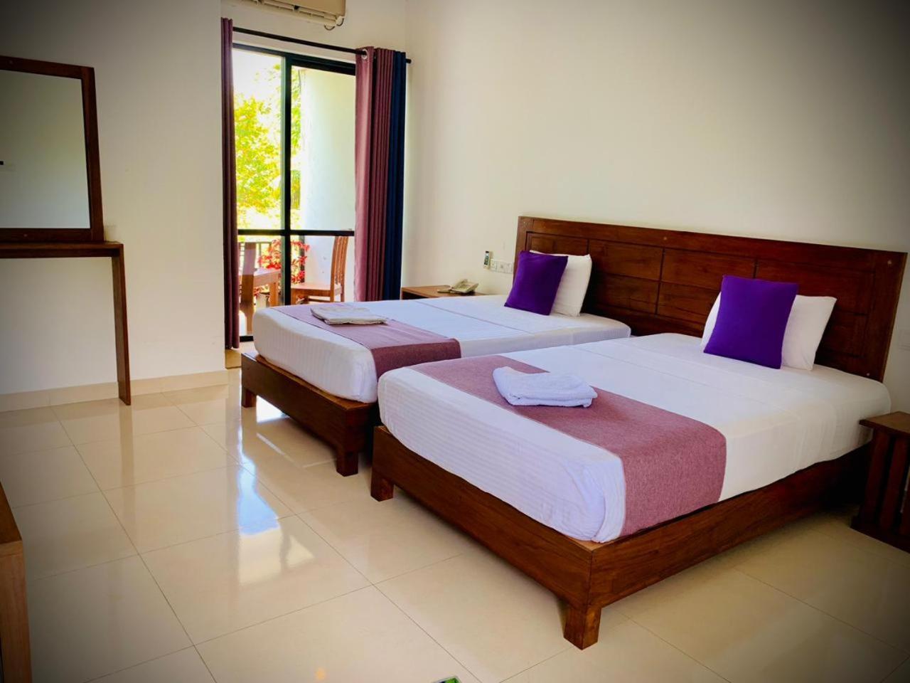 Eden Grand Hotel Dambulla Bagian luar foto