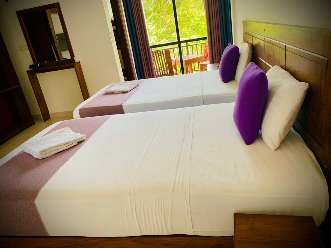 Eden Grand Hotel Dambulla Bagian luar foto