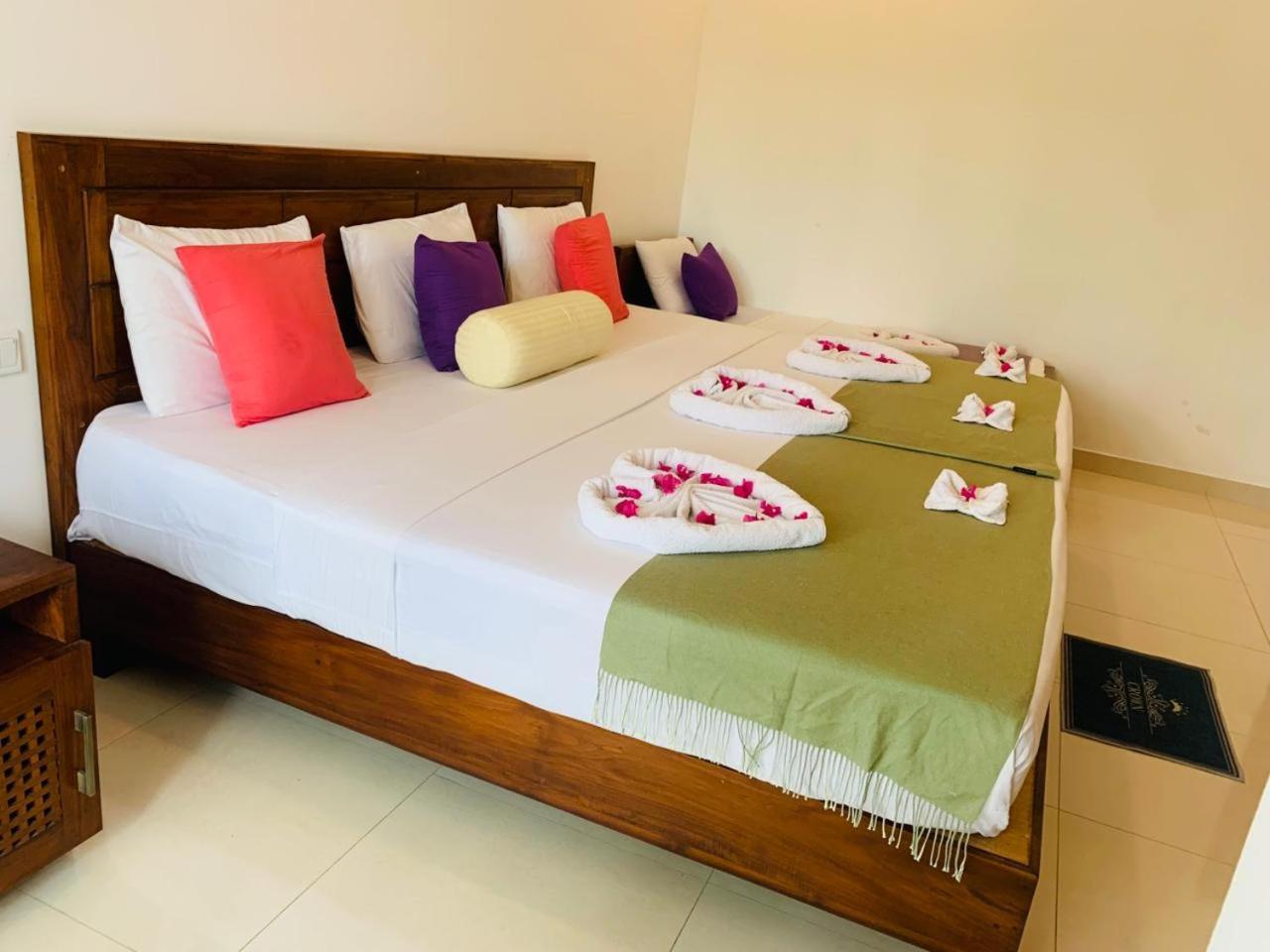 Eden Grand Hotel Dambulla Bagian luar foto